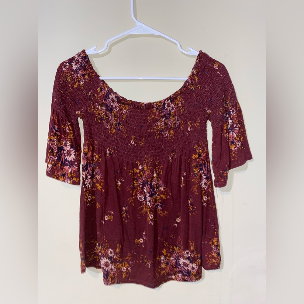 Floral burgundy off the shoulder‎ bell sleeve top.